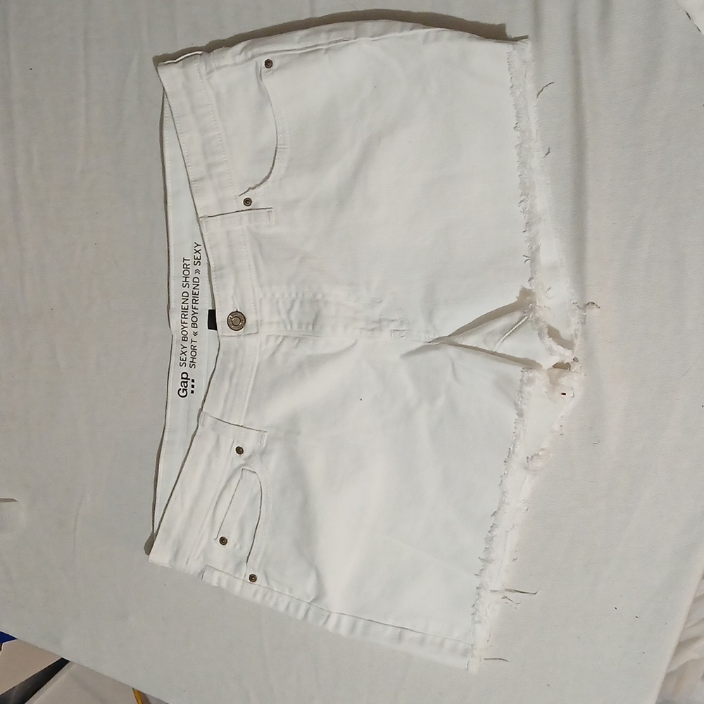 EUC Gap sexy boyfriend short white denim jean size 14/32